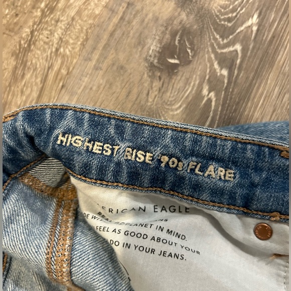 AE highest Rise ’90s Flare Jeans - Picture 3 of 4